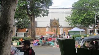 人混みで渋滞のマーケット！