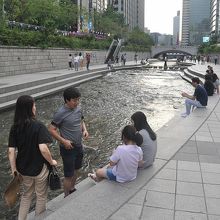 清流に足をひたしていこう人たち