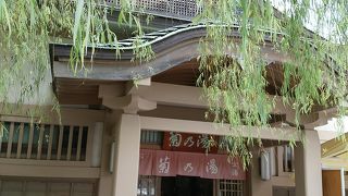 男湯女湯別棟です