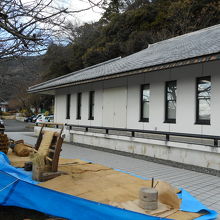 入口で昔の農具の展示をしていた