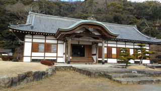 古くは山城で、近世は山の麓に　本丸御殿は入場無料