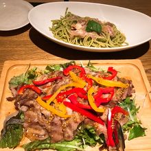 バジルパスタと豚肉野菜