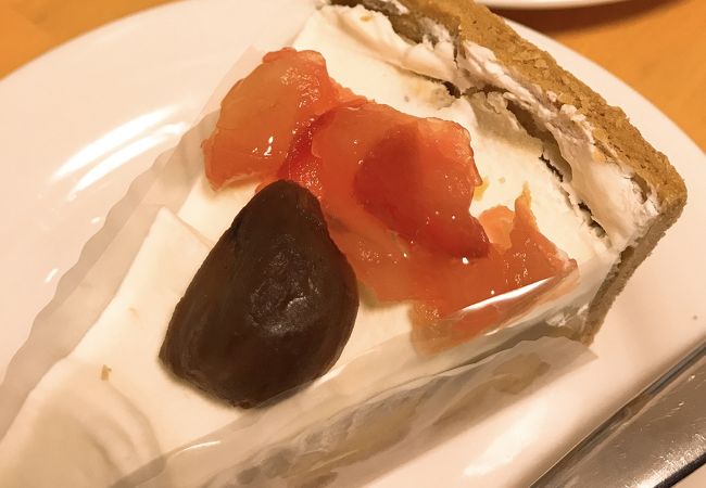 新宿御苑前にあります「フリップス」ケーキ