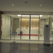 ラウンジ入り口です
