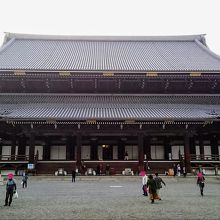 巨大な「東本願寺御影堂」