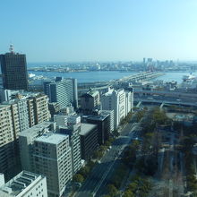 神戸市役所展望ロビーから南側の神戸港を望む