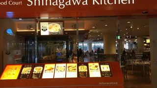 広々としたフードコート