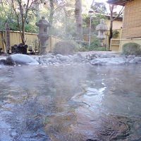 無色透明の単純泉でサラッとしてます。