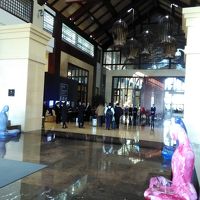 車寄せからフロント方向