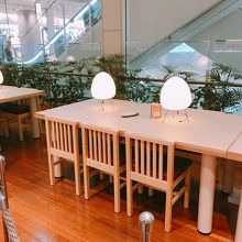 店前のテーブル