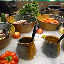 サラダバー、ドレッシングも選べます