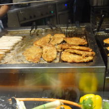 ソーセージ、シュニッツェル