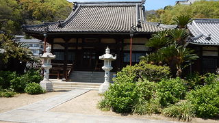 坂や階段を上り下りしてめぐる