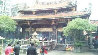 お参りする人が沢山