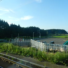 新幹線の車両から見た「入口広場」