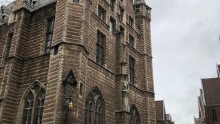 通りすがりに外観だけでも