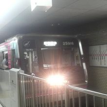 野田阪神駅から南巽駅まで、大阪を東西に結ぶ路線です。