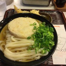 丸天うどん。丸天は日替わりです。