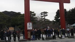 鶴岡八幡宮の大きな鳥居