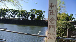 碑が名残をとどめる