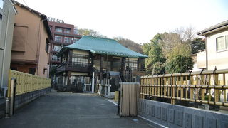 王子稲荷社のすぐ近く