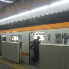 ホームドアが付いてる駅が多いのも安心感があります