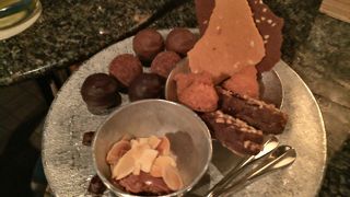 美しい夜景を眺めながら