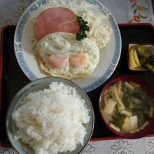 最安値、目玉ライス580円。写真は、大盛り50円増し