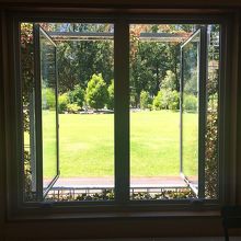 カフェの中からの景色