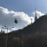 南山(Nソウルタワー)へは、タクシーで行けなくなったので、行きはケーブル(ロープウェイ)がおススメです