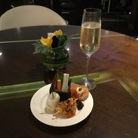 クラブラウンジのカクテルタイム。カクテルも作ってくれます。