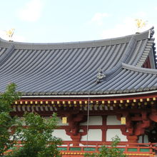 鳳凰はレプリカで本物は鳳翔館に展示されています