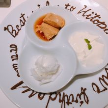 誕生日だったので、メッセージ入りのデザートにしてくれました。