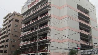 浅草寺の北側の言問通り沿い