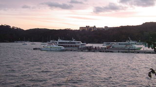 静かな海と島々