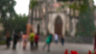 外の喧騒から逃れて