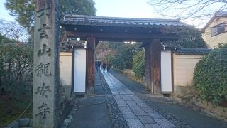 境内が広いお寺です。