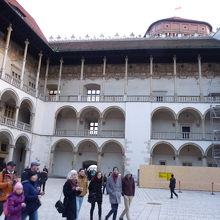 場内の一角に建つ旧王宮