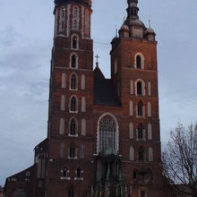 ライトアップされた聖マリア教会