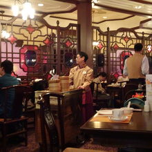 プラザインレストランではワゴンの飲茶が食べられます。