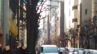 並木と柳が2丁目でクロスします