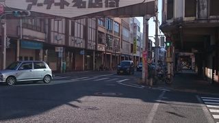 昭和を感じるアーケード名店街