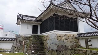 唐津城天守閣からは離れている