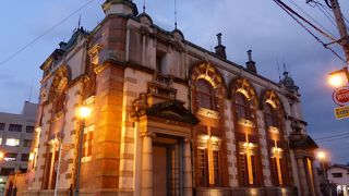 夜はライトアップされてとてもきれい