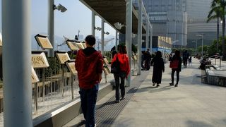 目下工事中のアベニュー・オブ・スターズ (星光大道) のブルース・リー像などは、こちらに移転して来ています。