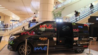 ベンツが展示されています