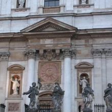 聖人像が印象的