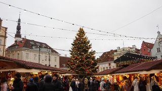 冬はクリスマスマーケットが開催されています！