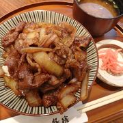 コロッケが人気の牛肉専門店　牛丼が美味しい