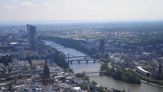 フランクフルト市街を眺望できる高層ビル